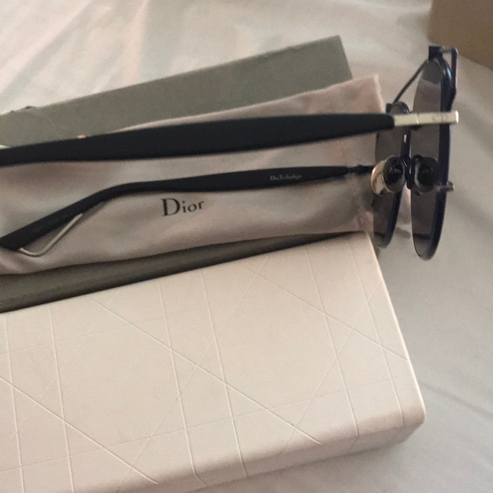 DIOR SUNGLASSES!!! - Picture 4 of 6